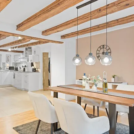 - Moderne Altbauwohnung Im Zentrum - Kingsize Bett - Netflix - 80qm - 24h Check-in Apartamento Ludwigsburg