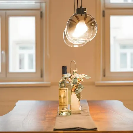Moderne Altbauwohnung Im Zentrum - Kingsize Bett - Netflix Apartment